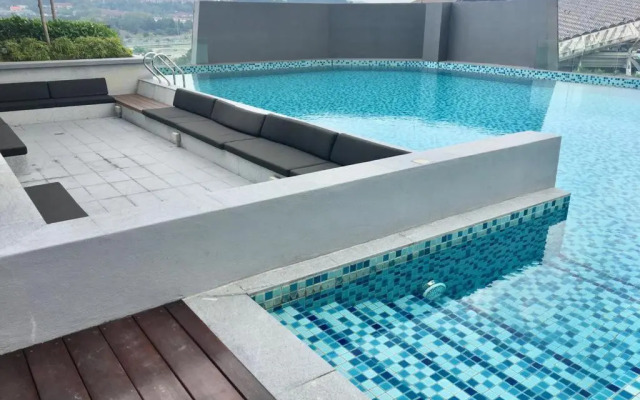 Luxury Homestay at Emira Residence