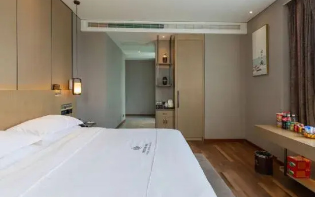 Yilong Ruiyun Hotel (Yushu Fortune Times Square)