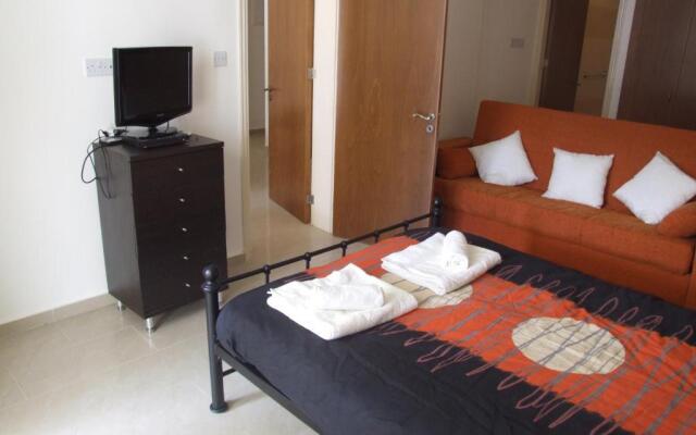 Studio with shower room E3, full kitchen, poolside, FREE WIFI