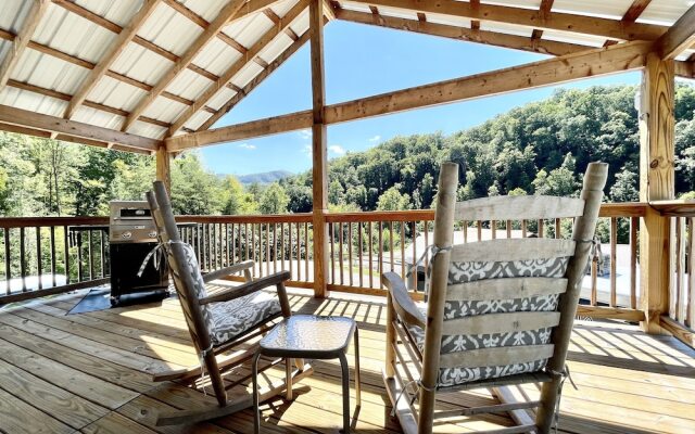 Double L Ranch 1 Bedroom Farmhouse by RedAwning