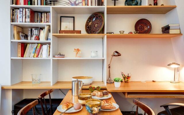 Book-lovers Abode in the 4th Arrondissement