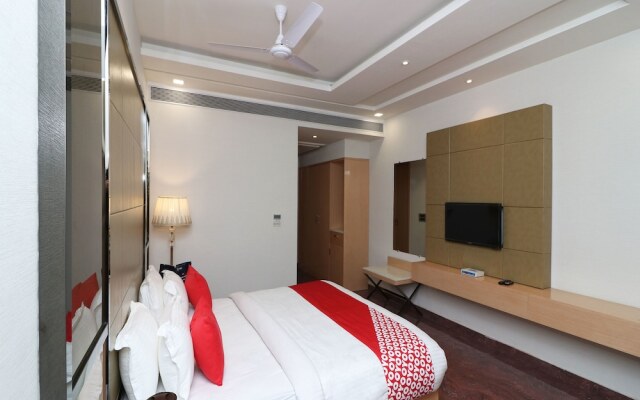 OYO 13616 Hotel Gala Galaxy