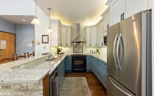 2708 Chateaux Dmont 3 Bedroom Condo