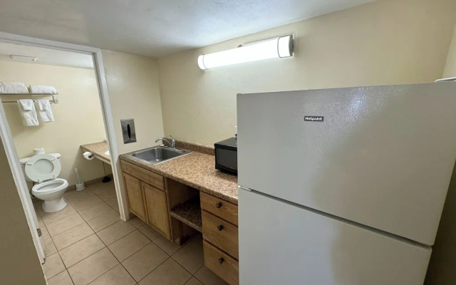 Big Chile Inn & Suites