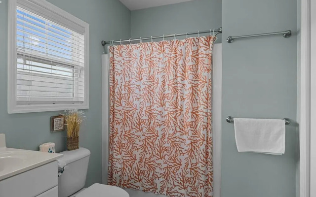 Slack Tide 3 Bedroom Condo by RedAwning