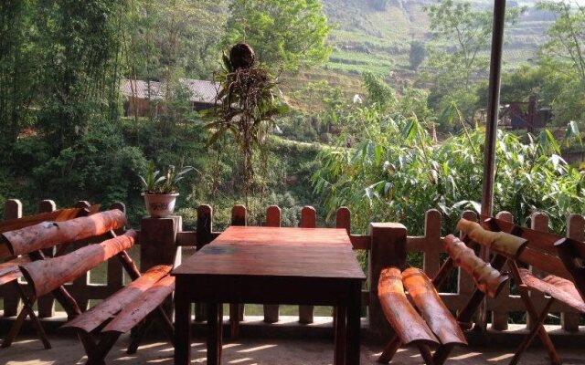 Muong Hoa River View Homestay