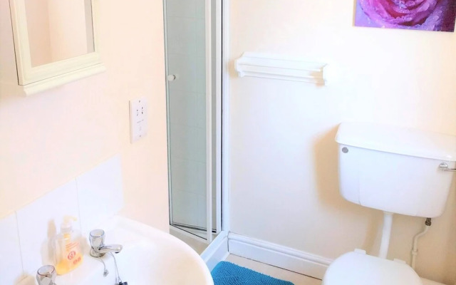 2-bedroom House Near Town With Superfast Wi-fi