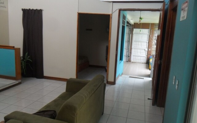 Green Country Hotel - Hostel
