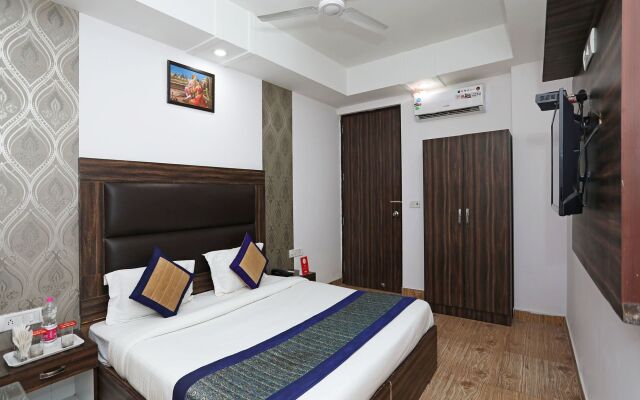 OYO 10795 Hotel RS Residency