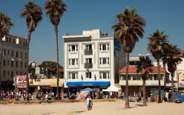 Venice Beach Suites & Hotel