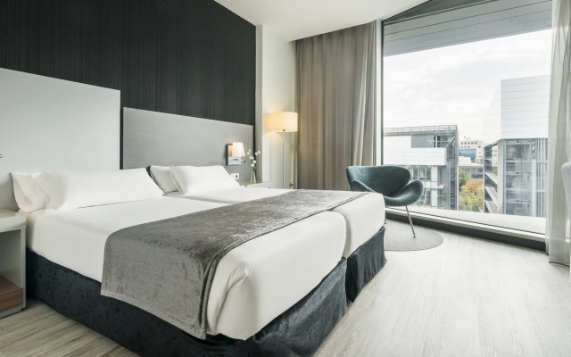 Отель ILUNION Atrium