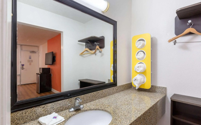Motel 6 Houston, TX - East
