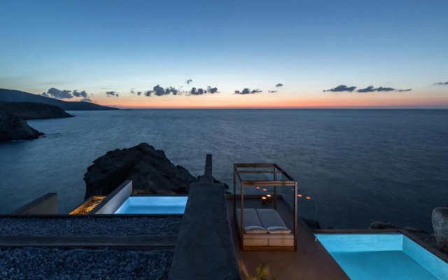 Acro Wellness Suites - Adults Only