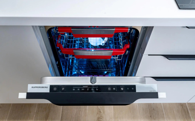 Студия на Набережной Макарова