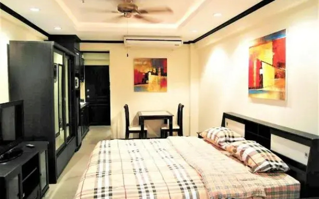 Sea View Beach Condo Jomtien Pattaya Large Pool