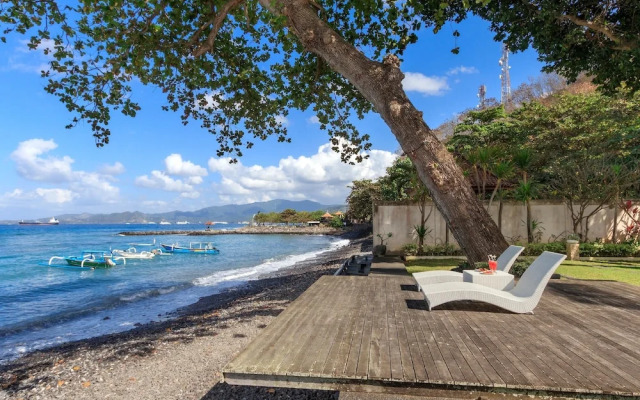 Villa Pantai by Villa Finder