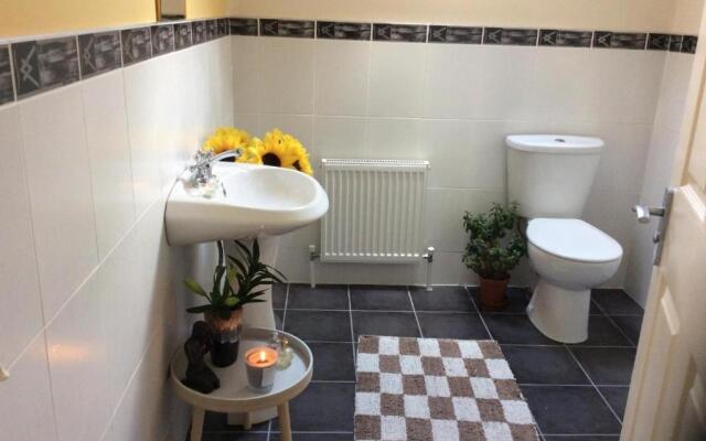 Kilronan 4 Bed House on castle grounds