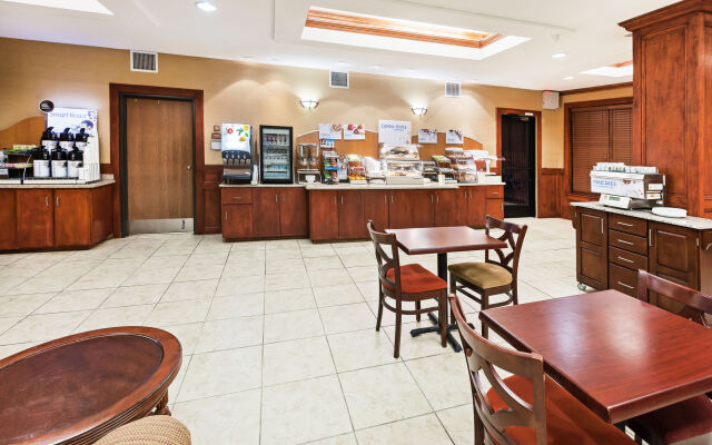 Holiday Inn Express Hotel & Suites Laredo-Event Center Area, an IHG Hotel