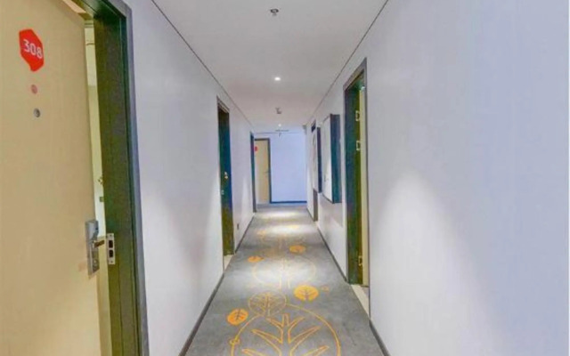 reen Season Hotel MINI (Longdong Avenue, Shanghai New International Expo Center)
