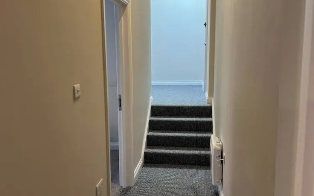 Charming Beckenham Apartment With Private Balcony