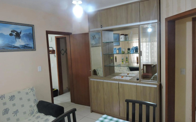 Apto 2 quartos no centro de Bombinhas, 130 metros praia