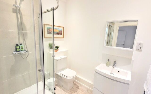 Crescent House Apartments