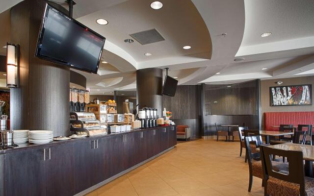 Best Western Premier Freeport Inn Calgary Airport