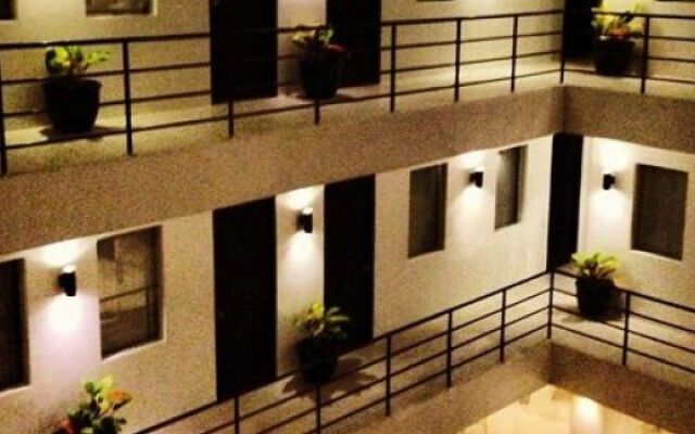 R Suites & Cafe