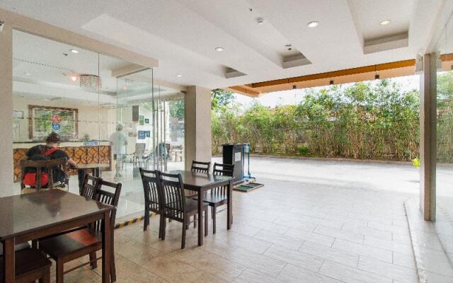 Main Hotel & Suites