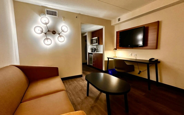 Newmarket Hotel & Suites