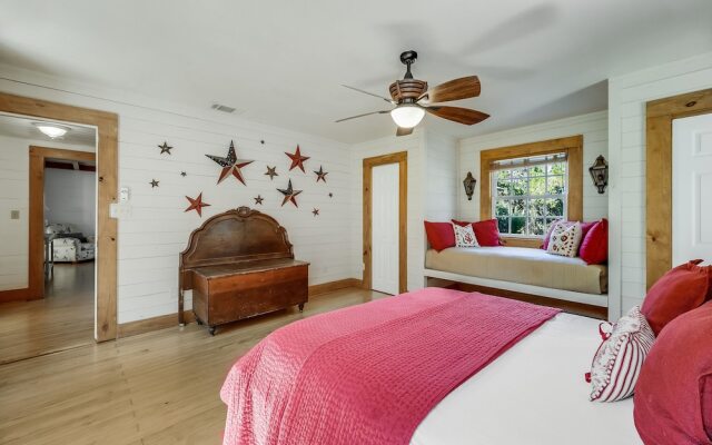 Lake Travis Waterfront Retreat