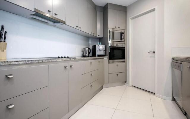 Oasis, Unit 3/5 Laman Street
