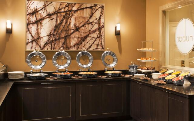 Sheraton Commander Hotel