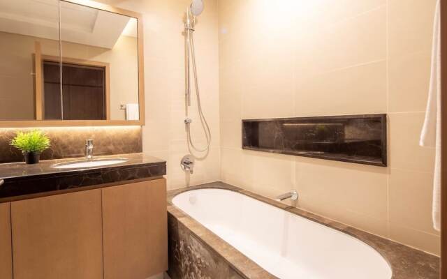 Modern 2BR w/ Tranquil Ambience in Emirates Hills!