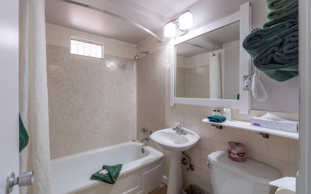 Canadas Best Value Desert Inn & Suites Cache Creek