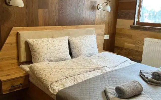 Lastivka Guest House