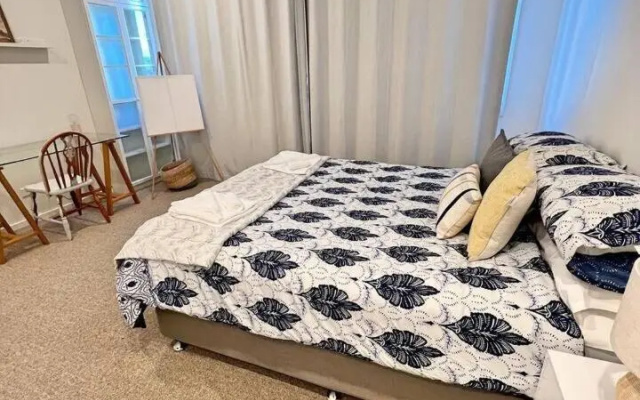 Industrial yet Modern, 1bd 1bth Apt - Woden