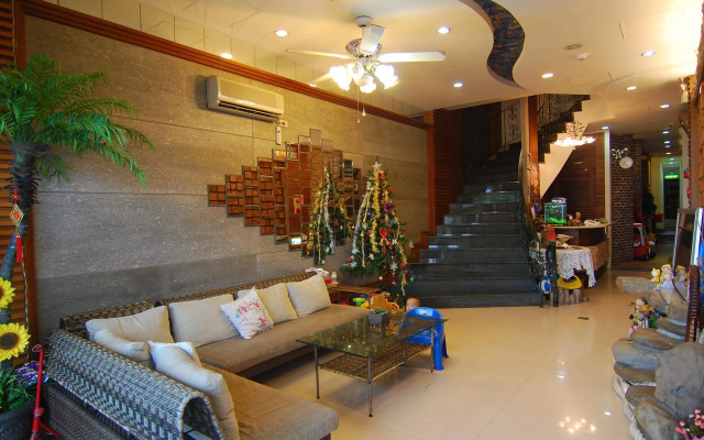 Ming-Jun Holiday Inn