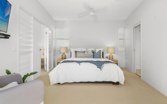 A Tropical Family Oasis in Sunshine Beach