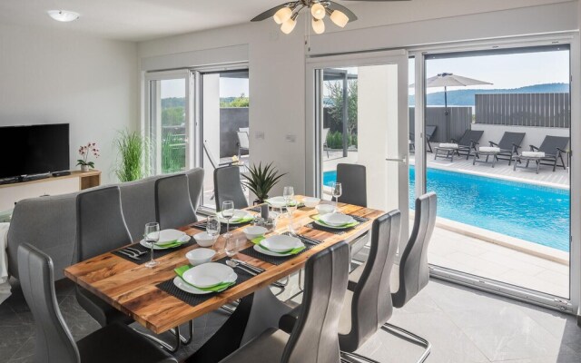Nice Home in Medulin With Wifi and 5 Bedrooms