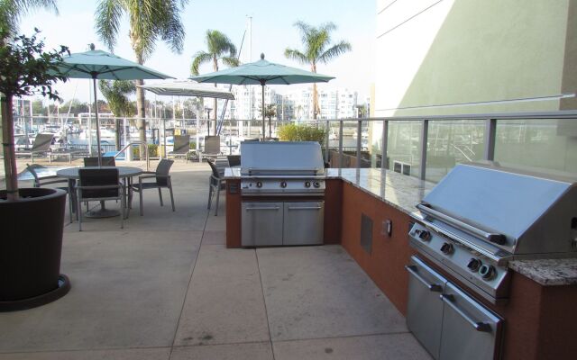 Apartment with Full Amenities - Miracle Mile