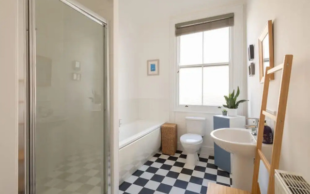 Host Stay Chatsworth Court Apartment