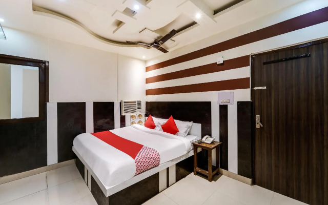 Hotel Landlord by OYO Rooms
