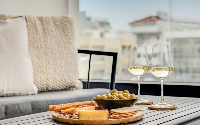 Sanders Premier - Lovely 2 bdr apt With Balcony