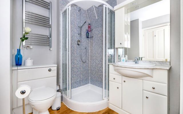 Victoria Mews House - By Sojourn