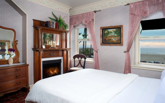 Dorymans Oceanfront Inn
