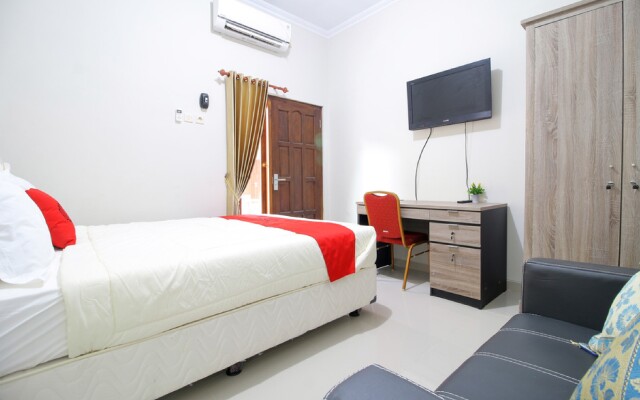 RedDoorz Plus near Rumah Sakit JIH