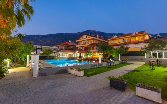 Lost Elsiyum Hotel - Half Board