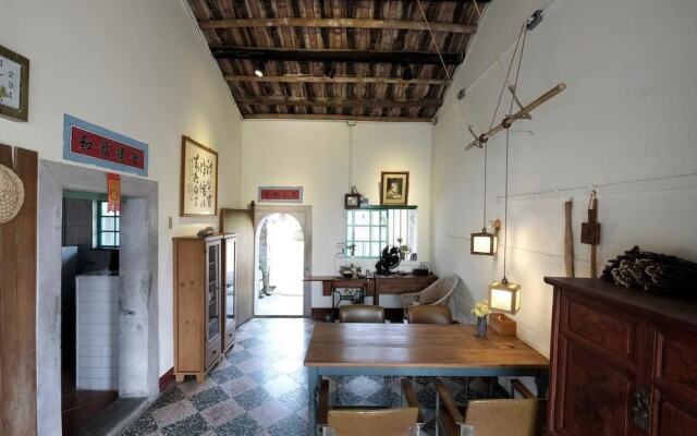 Yellow and Black Guesthouse