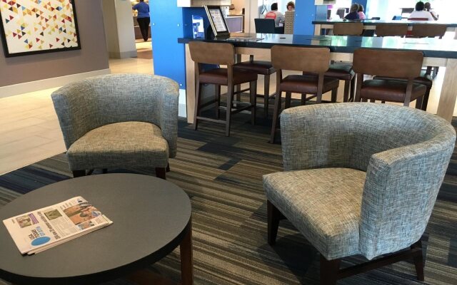 Holiday Inn Express & Suites Oswego by IHG